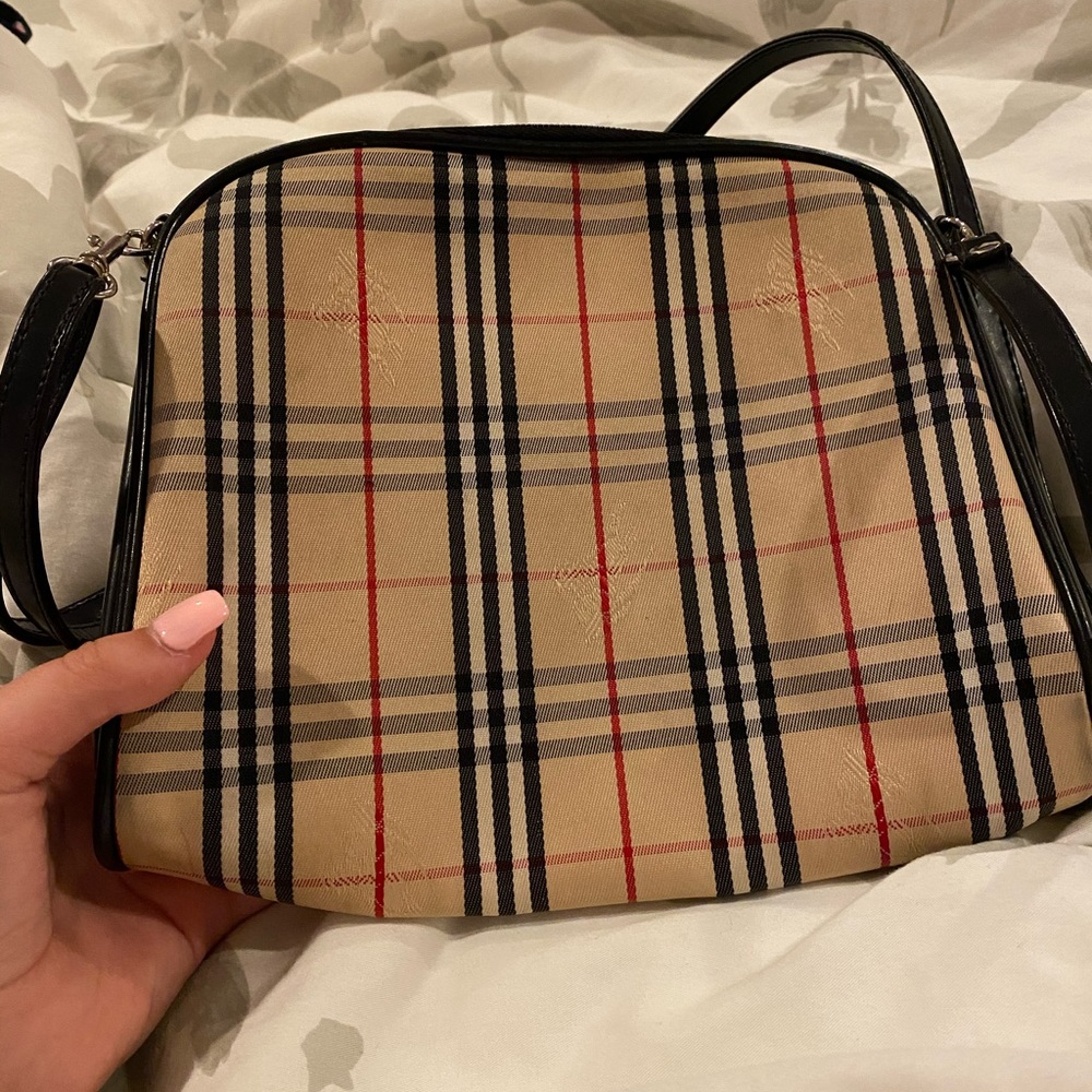 Burberry crossbody (2000’s bag)